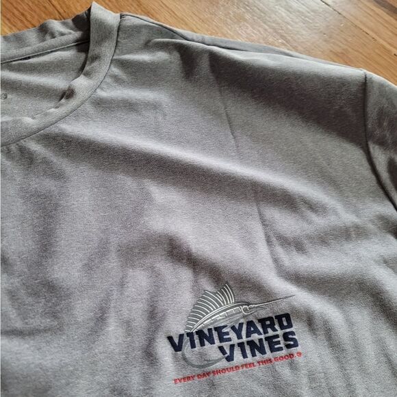 Vineyard Vines  XL Long Sleeve Wicking Performance Top Like New - Picture 2 of 8